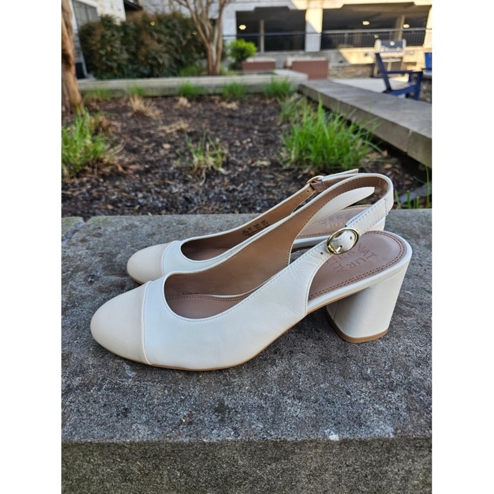 Naturalizer Sophie Pumps Womens 9.5 White Cream Cap Toe Block Heel Slingback ~ - Picture 3 of 8
